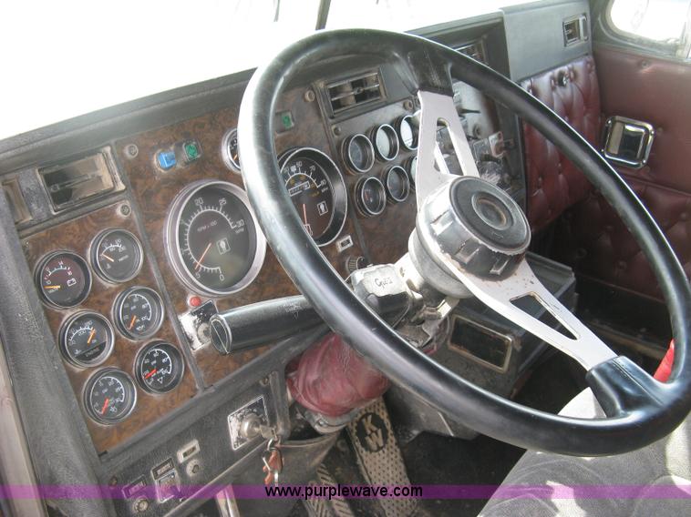 image for item K8614 1988 Kenworth T600 grain truck