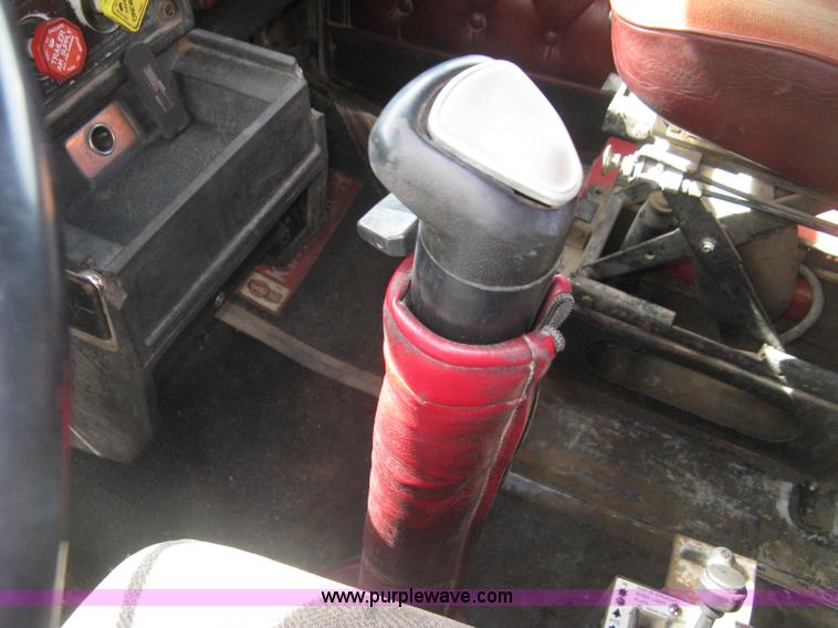 image for item K8614 1988 Kenworth T600 grain truck