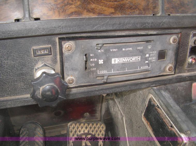 image for item K8614 1988 Kenworth T600 grain truck