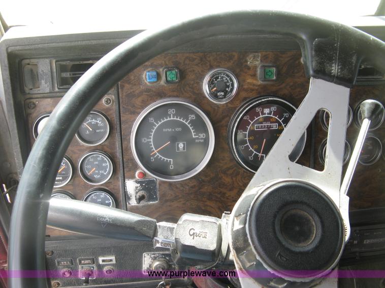 image for item K8614 1988 Kenworth T600 grain truck