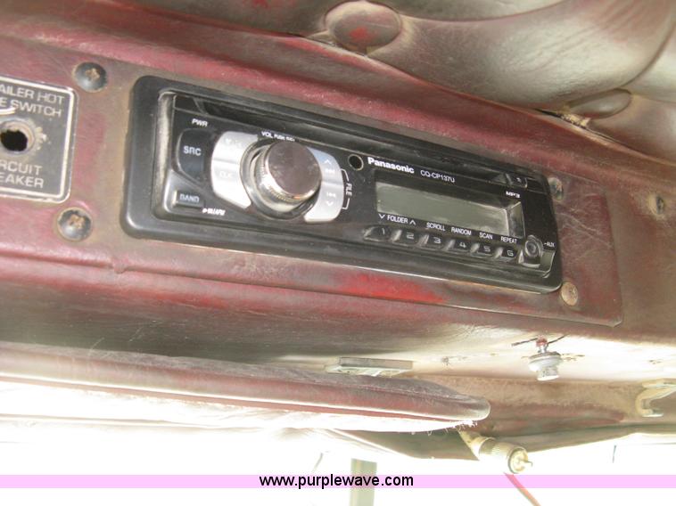 image for item K8614 1988 Kenworth T600 grain truck