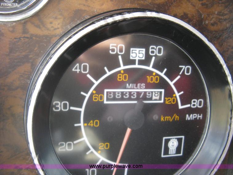 image for item K8614 1988 Kenworth T600 grain truck