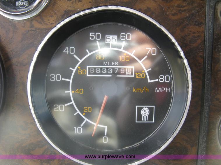 image for item K8614 1988 Kenworth T600 grain truck