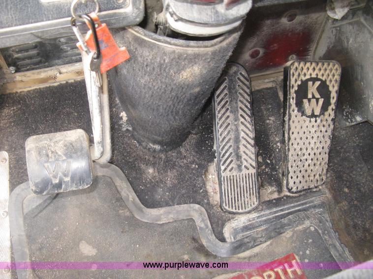 image for item K8614 1988 Kenworth T600 grain truck