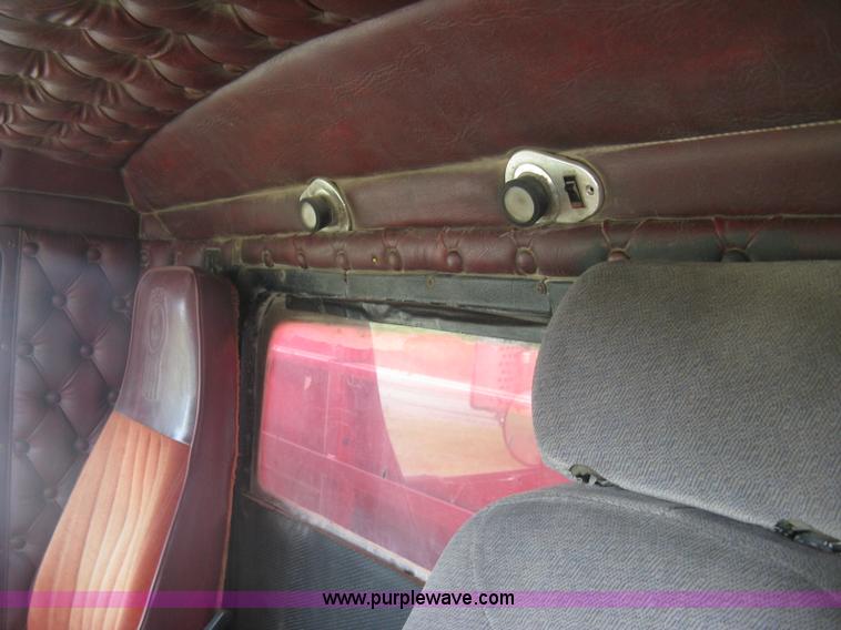 image for item K8614 1988 Kenworth T600 grain truck