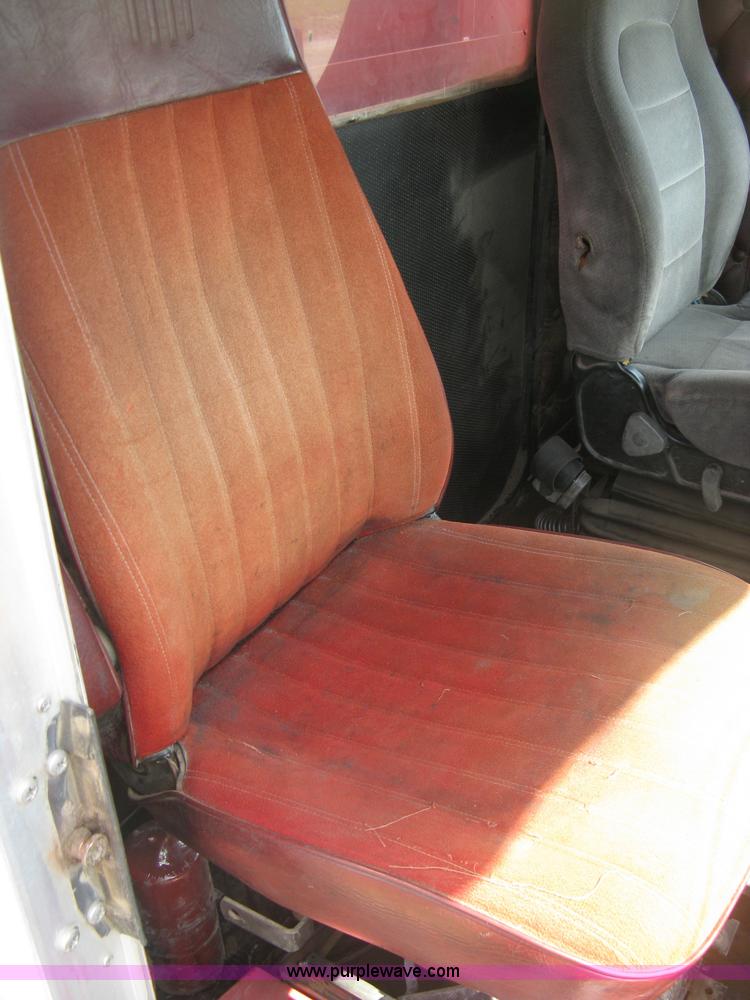 image for item K8614 1988 Kenworth T600 grain truck