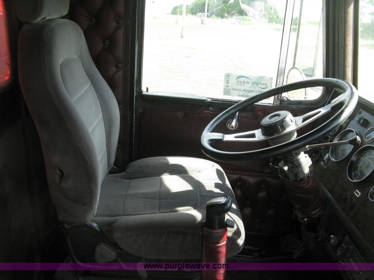 image for item K8614 1988 Kenworth T600 grain truck