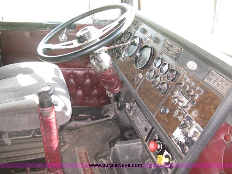 image for item K8614 1988 Kenworth T600 grain truck