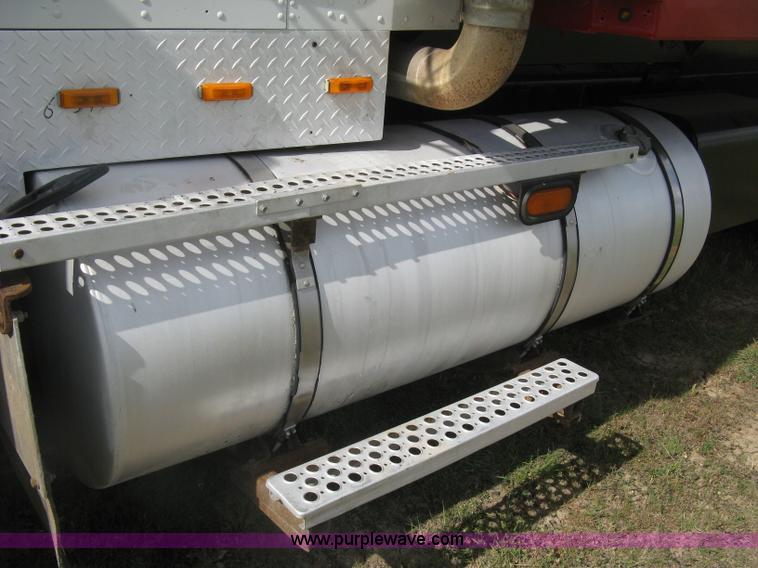 image for item K8614 1988 Kenworth T600 grain truck