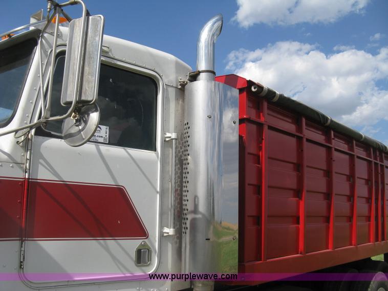 image for item K8614 1988 Kenworth T600 grain truck