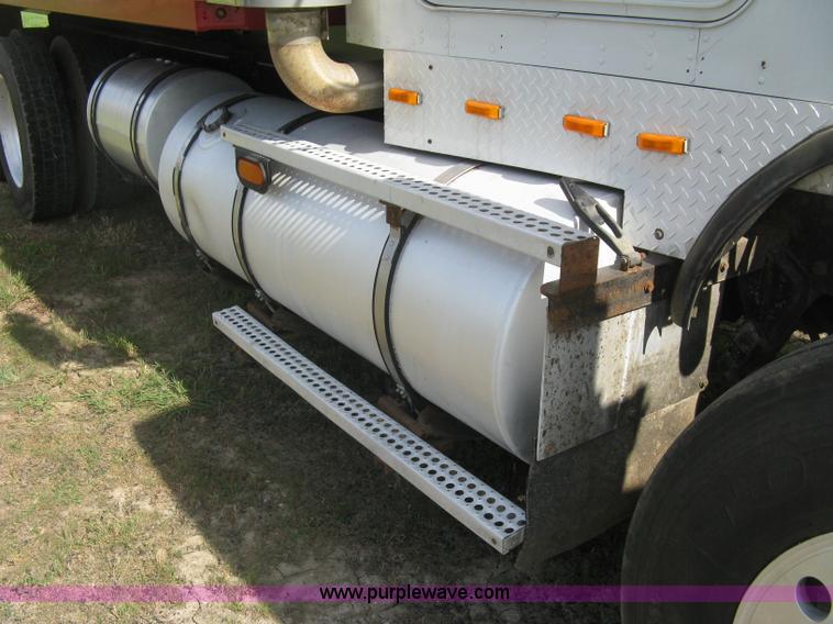 image for item K8614 1988 Kenworth T600 grain truck