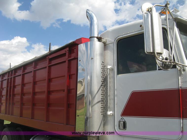 image for item K8614 1988 Kenworth T600 grain truck