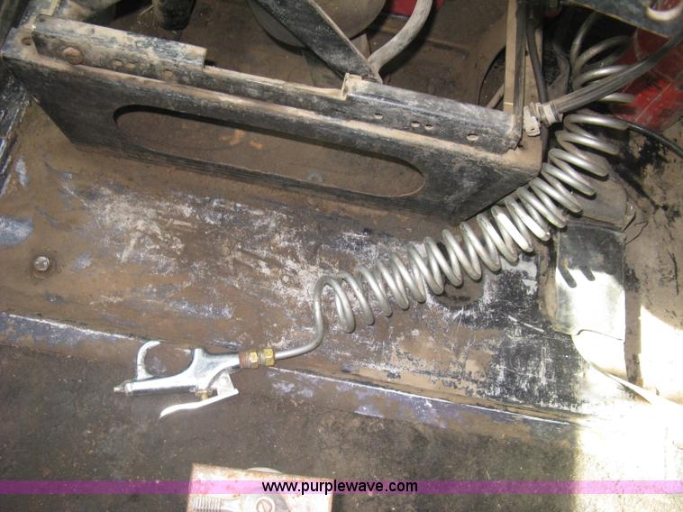 image for item K8614 1988 Kenworth T600 grain truck