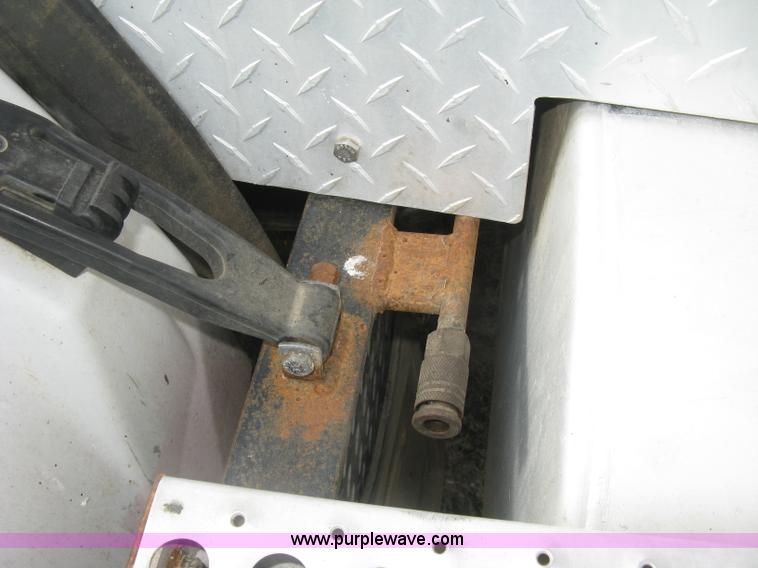 image for item K8614 1988 Kenworth T600 grain truck