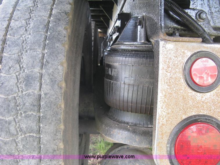 image for item K8614 1988 Kenworth T600 grain truck