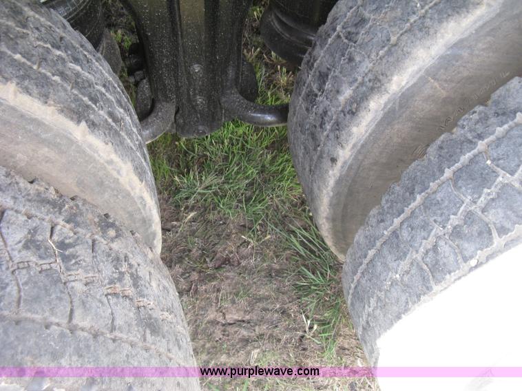 image for item K8614 1988 Kenworth T600 grain truck