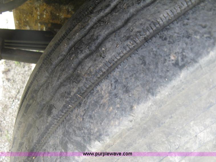 image for item K8614 1988 Kenworth T600 grain truck