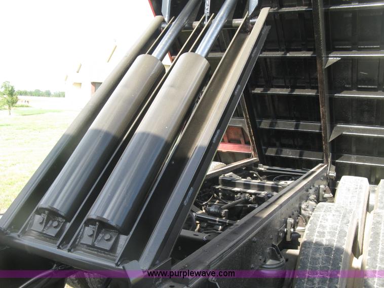 image for item K8614 1988 Kenworth T600 grain truck