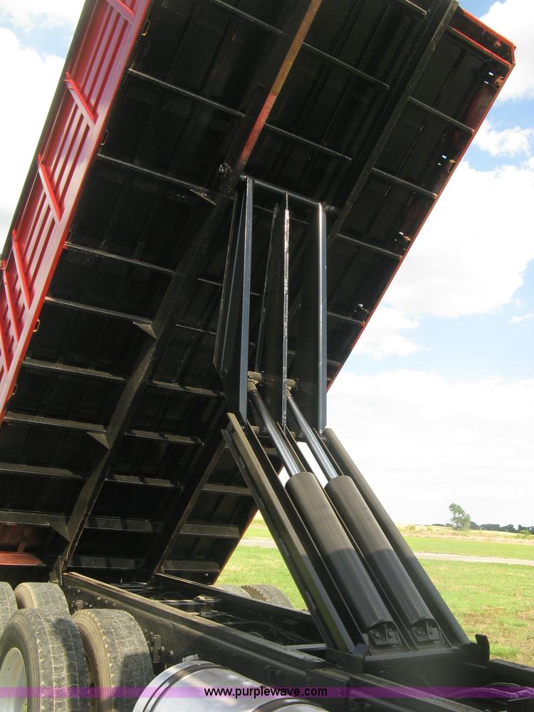 image for item K8614 1988 Kenworth T600 grain truck