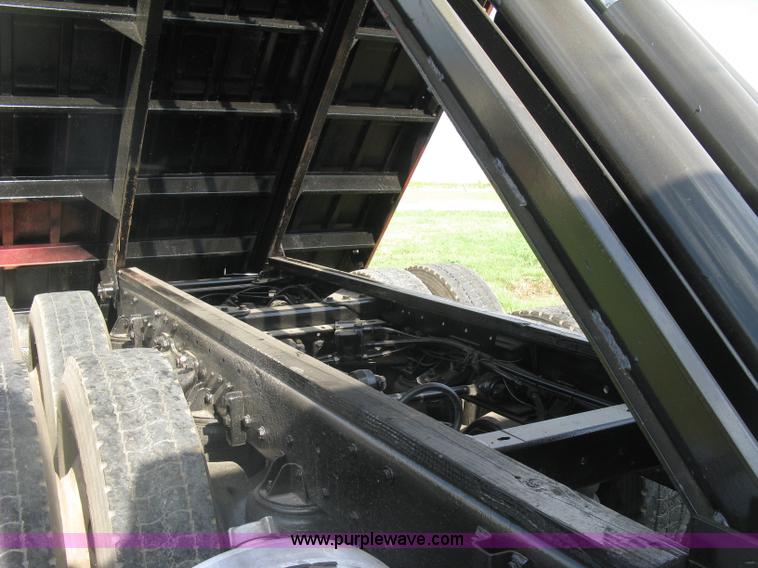 image for item K8614 1988 Kenworth T600 grain truck