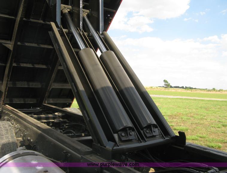 image for item K8614 1988 Kenworth T600 grain truck