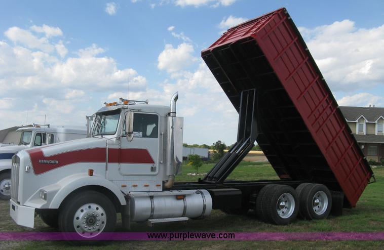 image for item K8614 1988 Kenworth T600 grain truck