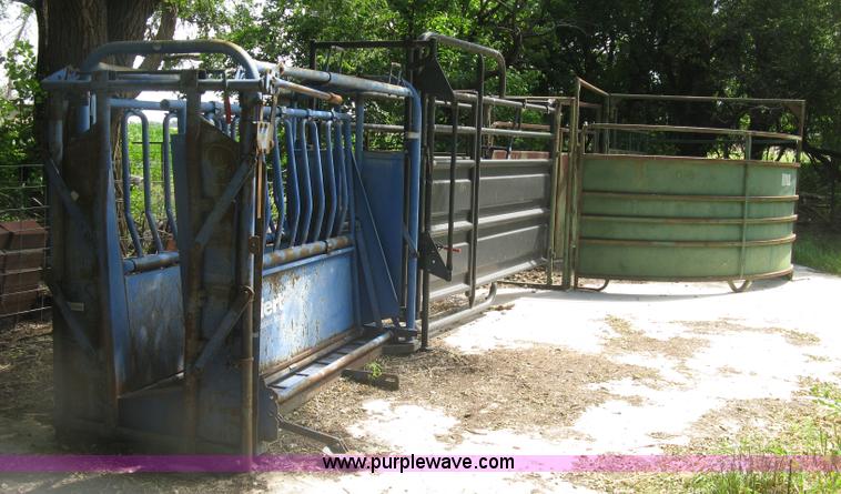 image for item K8618 Priefert squeeze chute