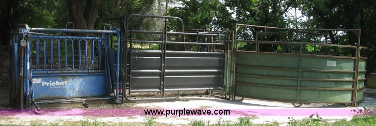 image for item K8618 Priefert squeeze chute