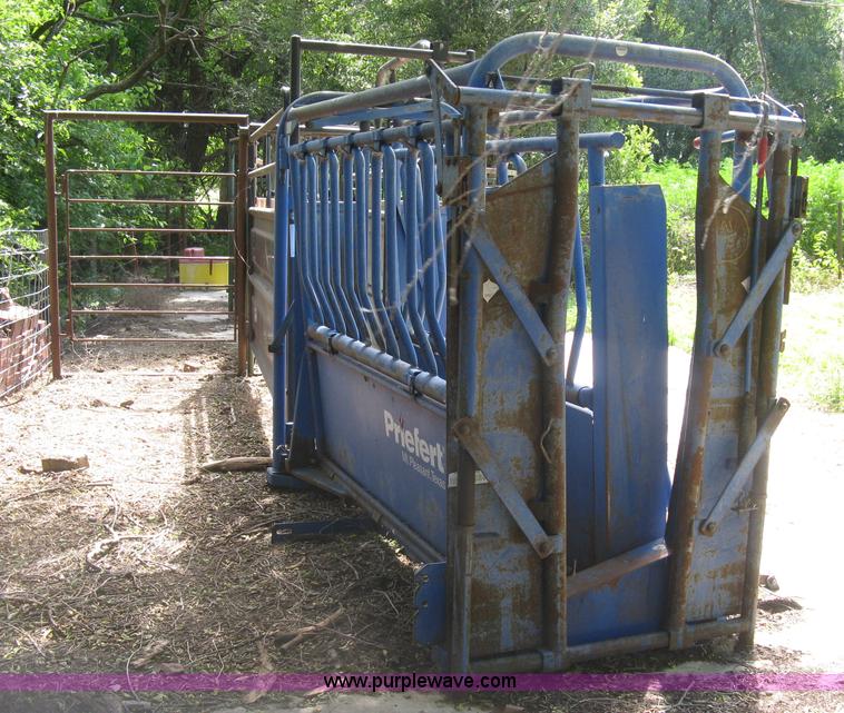 image for item K8618 Priefert squeeze chute