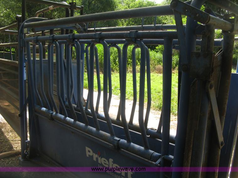 image for item K8618 Priefert squeeze chute