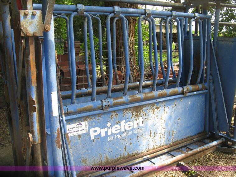 image for item K8618 Priefert squeeze chute