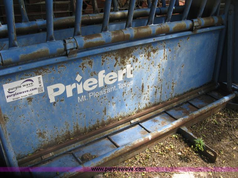 image for item K8618 Priefert squeeze chute