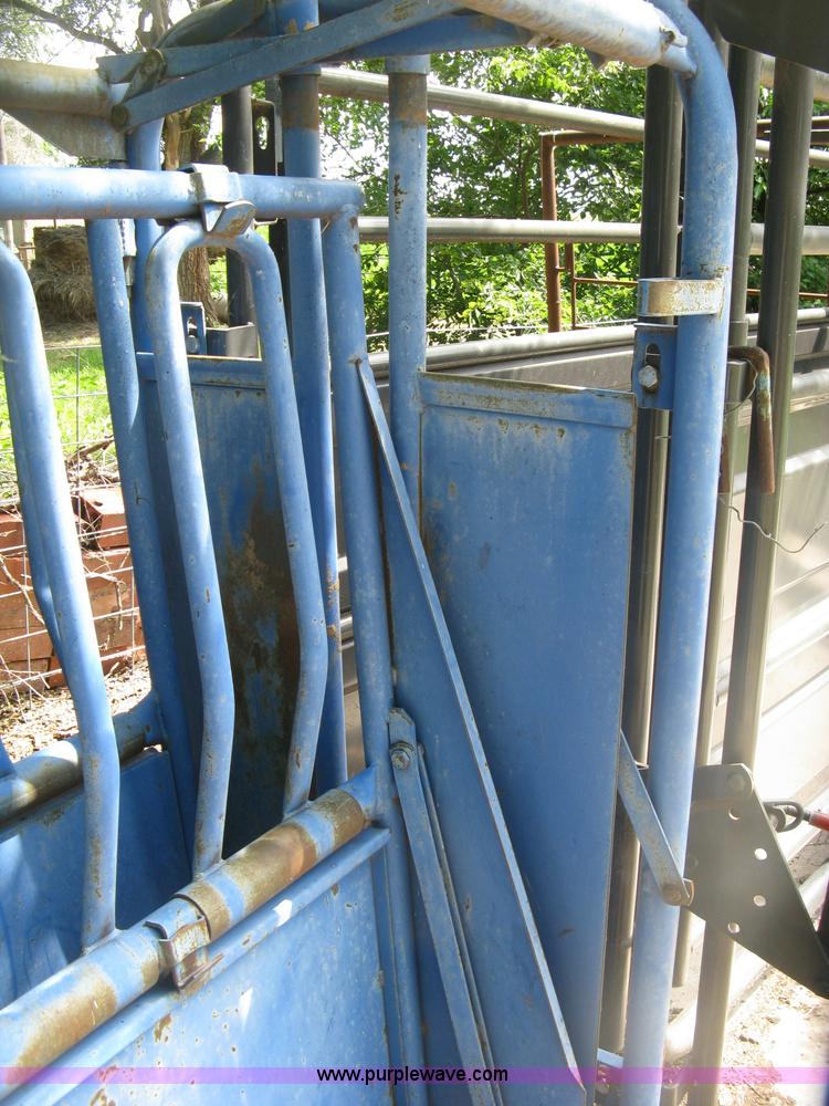 image for item K8618 Priefert squeeze chute