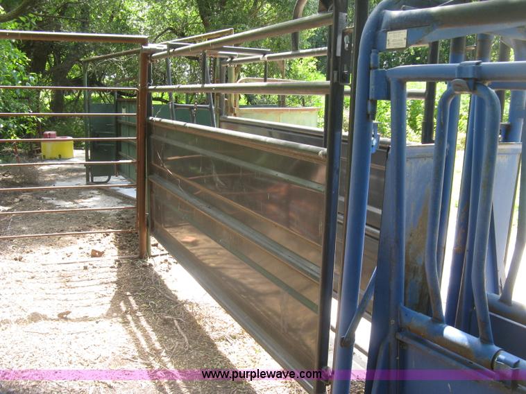 image for item K8618 Priefert squeeze chute