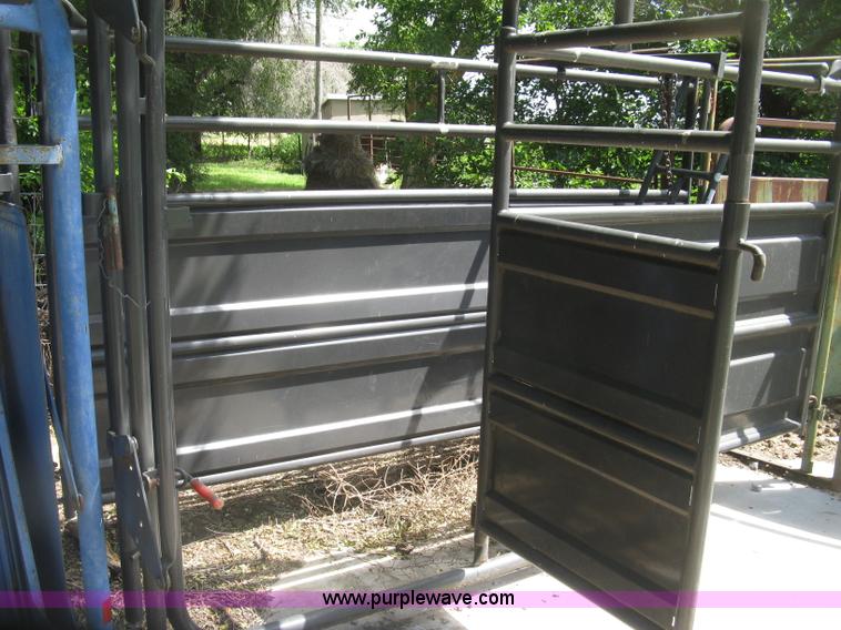 image for item K8618 Priefert squeeze chute