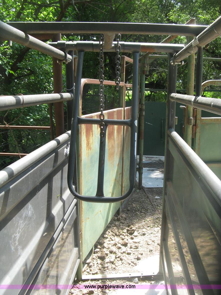 image for item K8618 Priefert squeeze chute