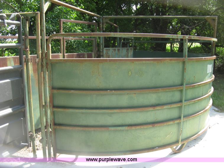 image for item K8618 Priefert squeeze chute