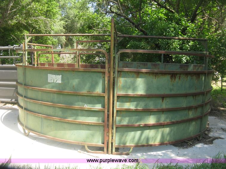 image for item K8618 Priefert squeeze chute