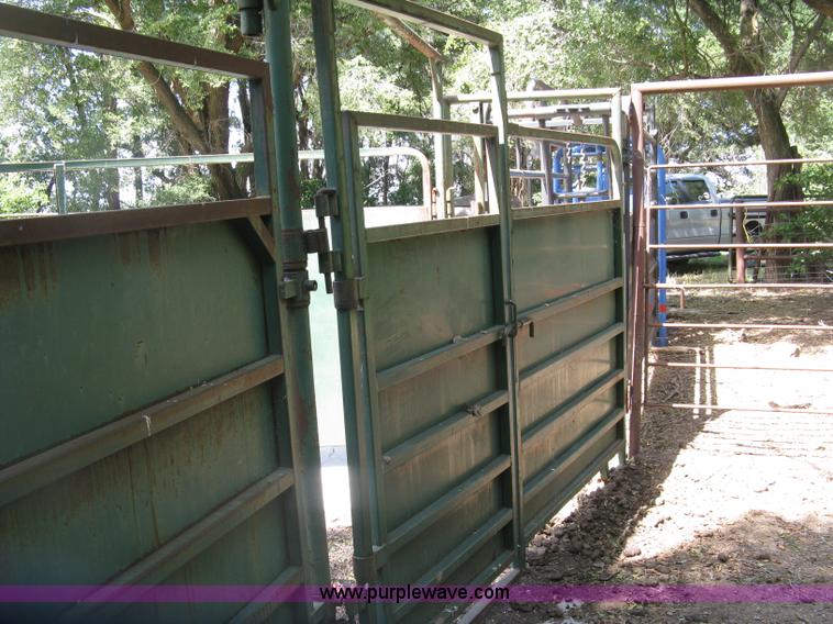 image for item K8618 Priefert squeeze chute