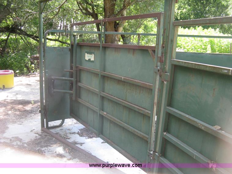 image for item K8618 Priefert squeeze chute