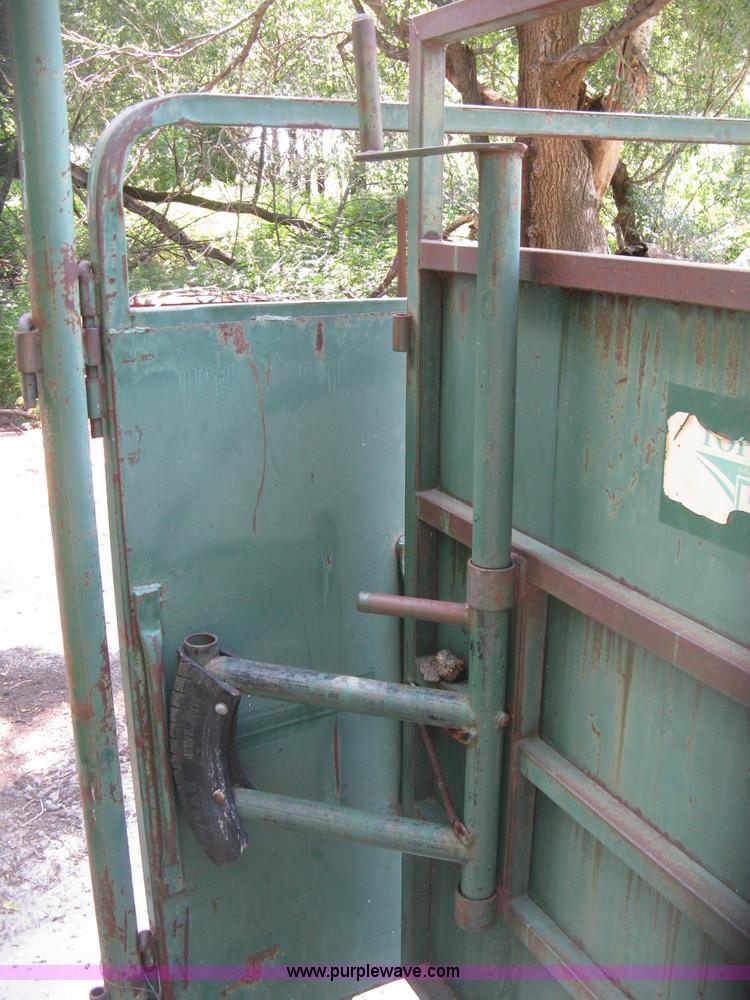 image for item K8618 Priefert squeeze chute