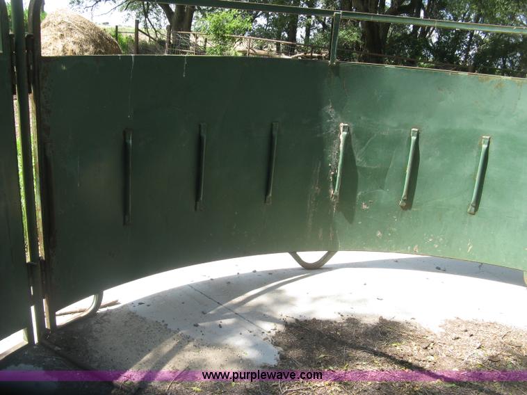 image for item K8618 Priefert squeeze chute