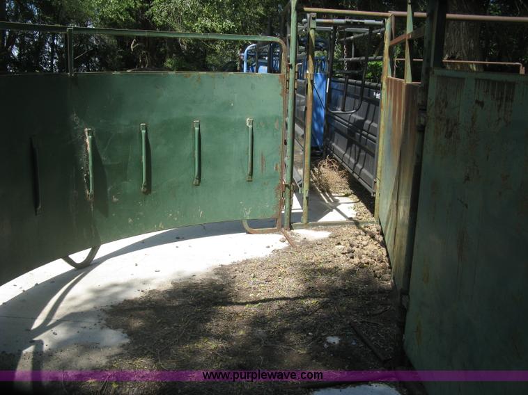 image for item K8618 Priefert squeeze chute