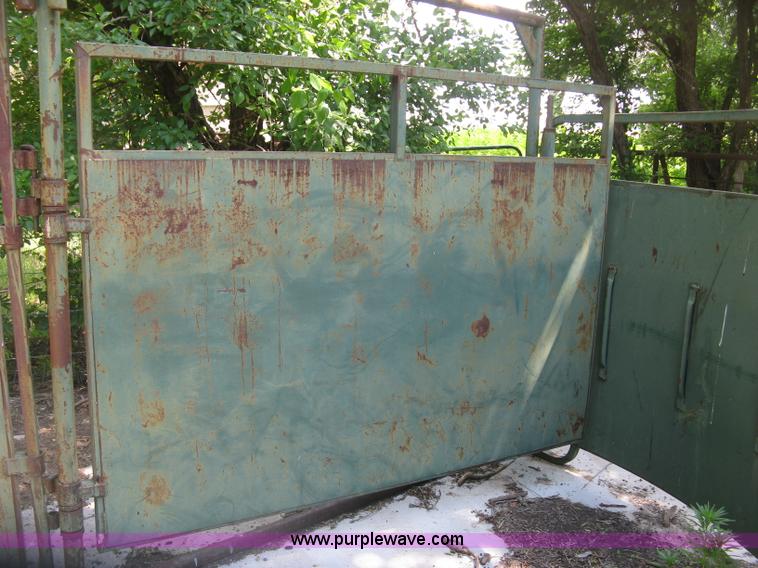 image for item K8618 Priefert squeeze chute