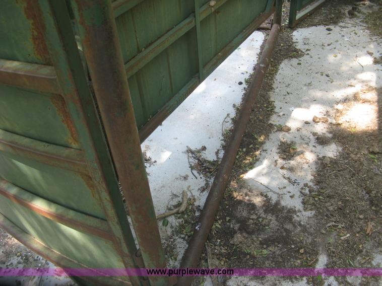 image for item K8618 Priefert squeeze chute