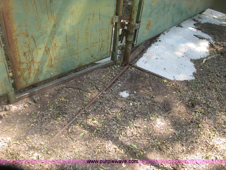 image for item K8618 Priefert squeeze chute