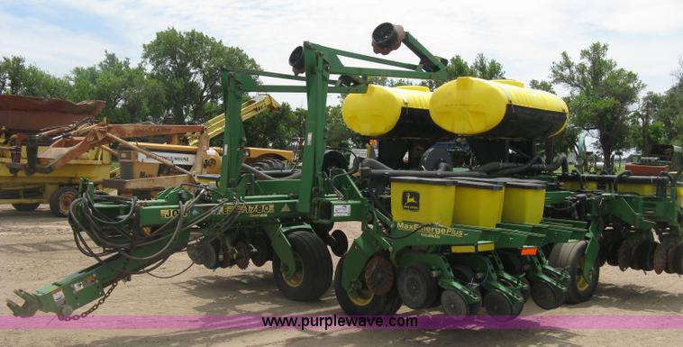 image for item K8621 John Deere 1780 planter