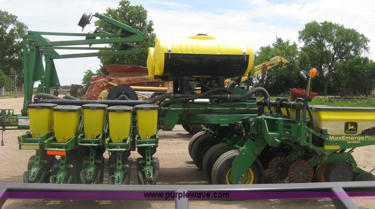 image for item K8621 John Deere 1780 planter