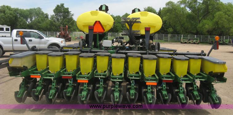 image for item K8621 John Deere 1780 planter