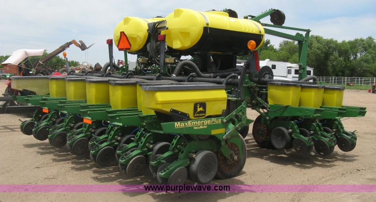 image for item K8621 John Deere 1780 planter